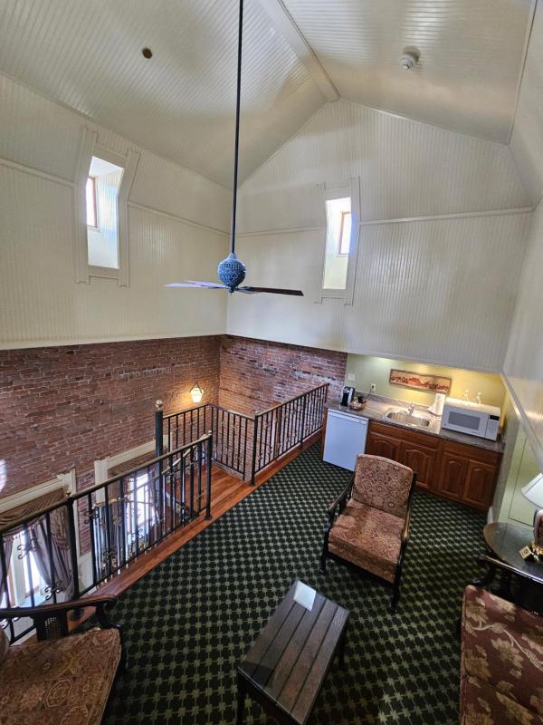 Queen Suite image 4