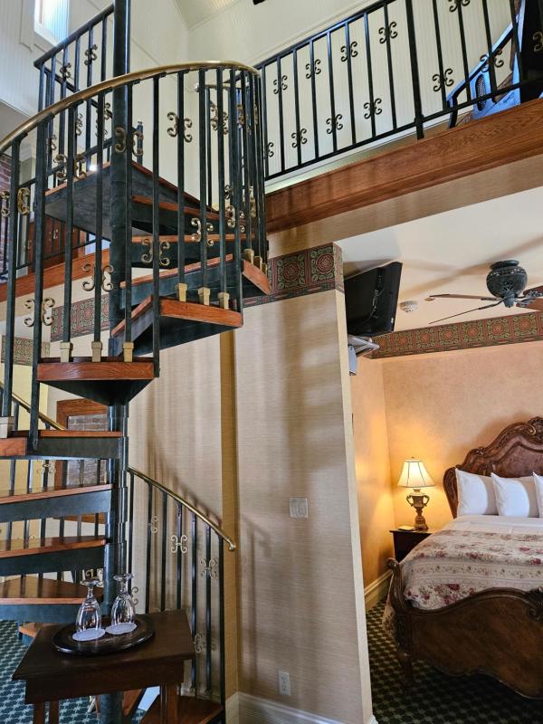 Queen Suite image 3