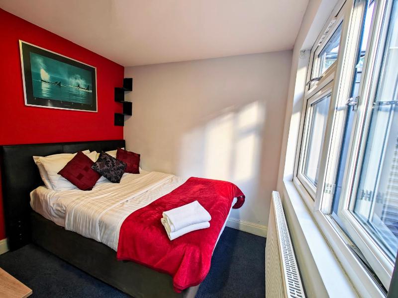 Deluxe Suite image 1