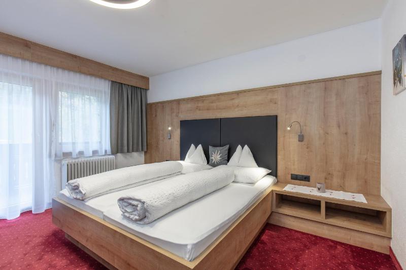 Double Room image 4