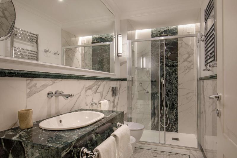 Comfort Queen Room - Non-Smoking image 3