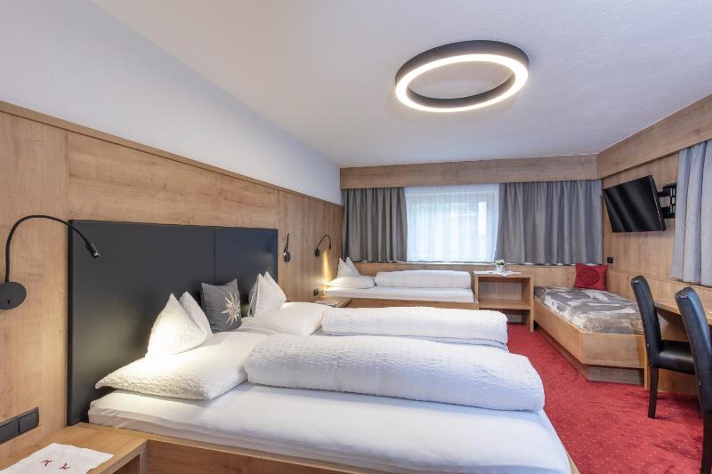 Triple Room with 1 Extra Bed image 3