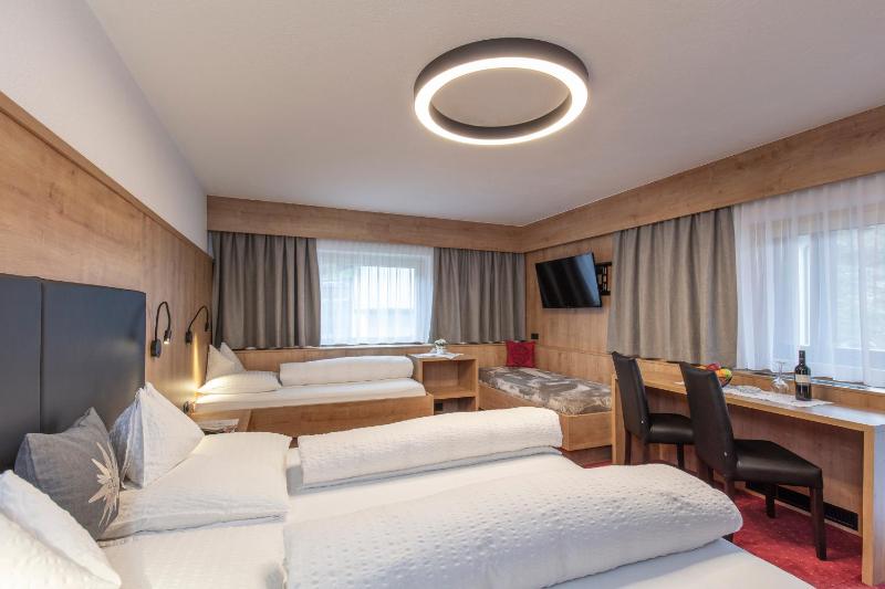 Triple Room with 1 Extra Bed image 4