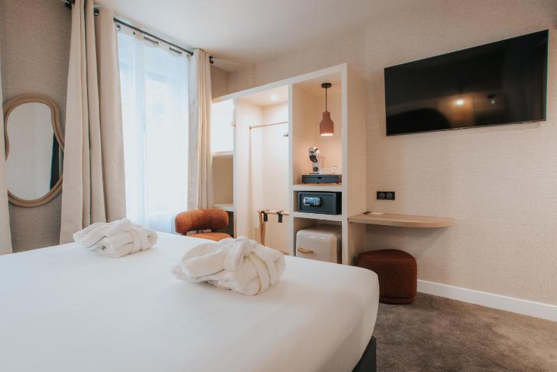 Deluxe Room image 4