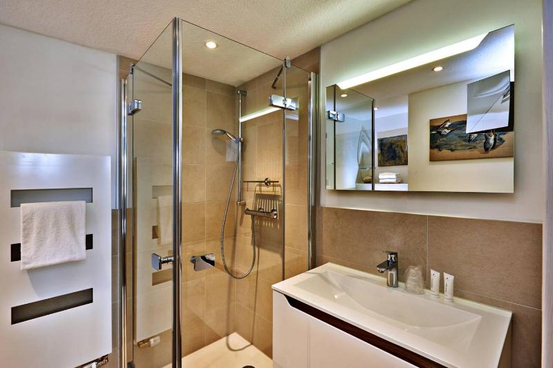 Three-Bedroom Apartment with Sauna  image 2
