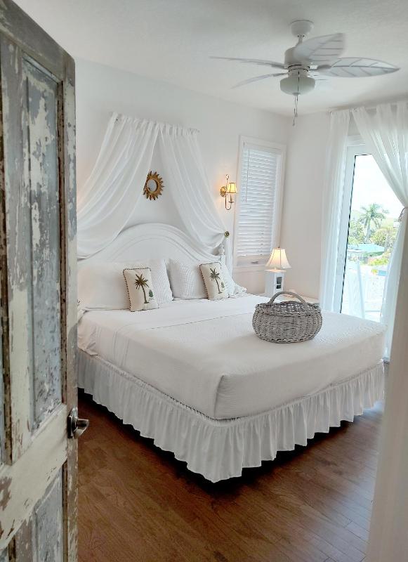 Bungalow Beach Resort - image 31