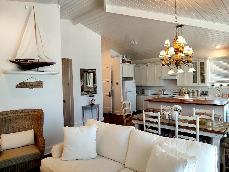 Bungalow Beach Resort - image 28