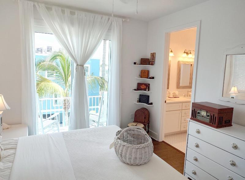 Bungalow Beach Resort - image 35