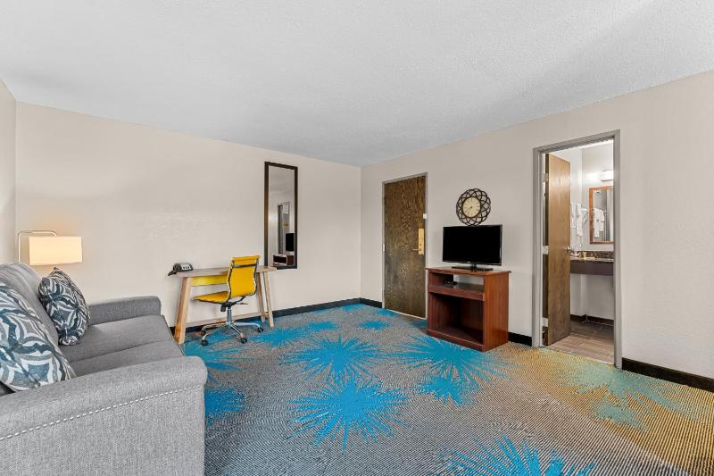 King Studio Suite, Non-Smoking image 3
