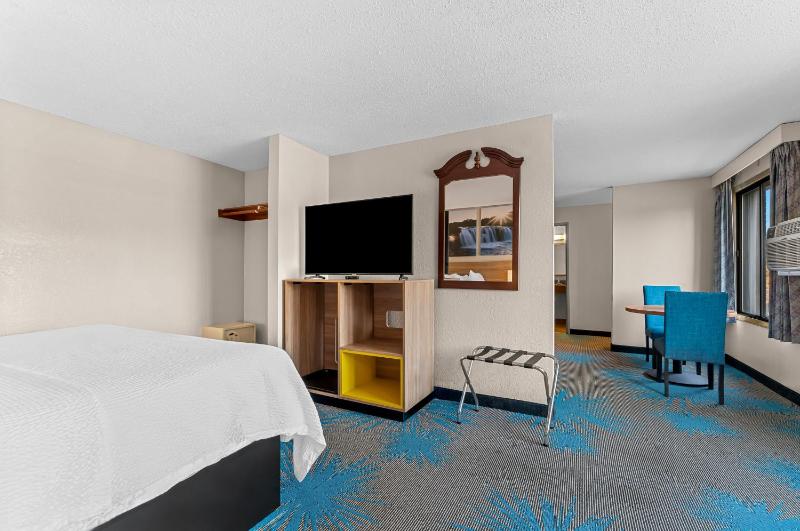 King Studio Suite, Non-Smoking image 4