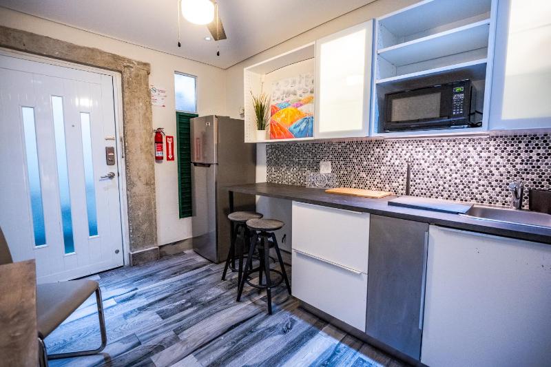 One-Bedroom Apartment image 4