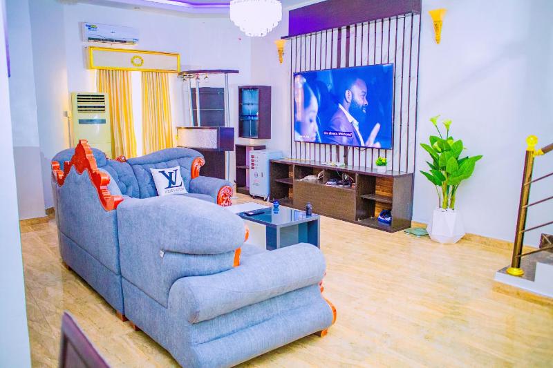 Dej's Luxury Apartment House 1 - image 13