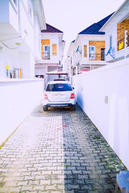Dej's Luxury Apartment House 1 - image 15