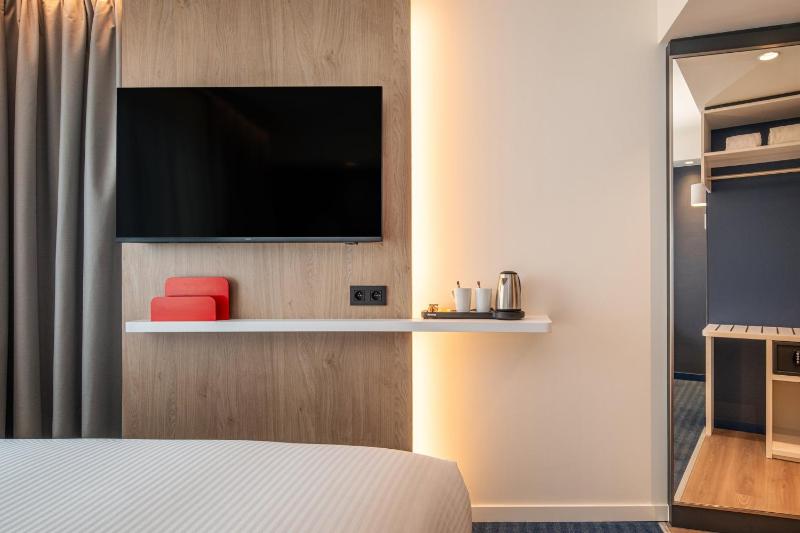 Standard Queen Room image 2