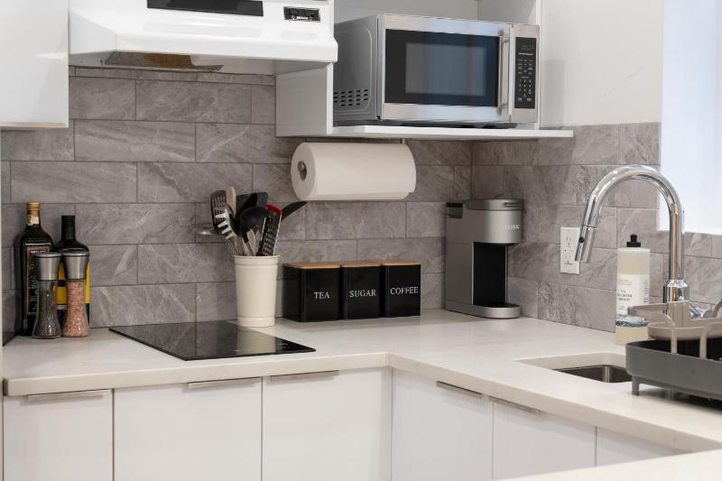 #2 - Cozy Studio - Self Check in - Plateau - St-Denis - AC - TV - image 4