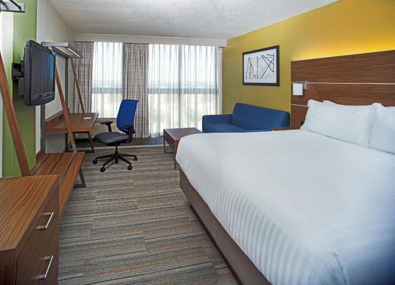King Room with City View image 2