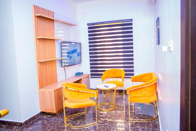 Dej's Luxury Apartment House - image 16