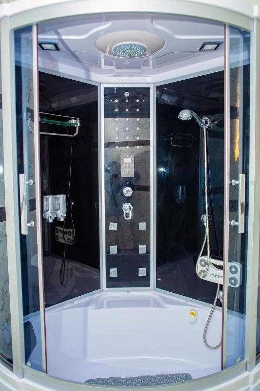 Dej's Luxury Apartment House - image 15