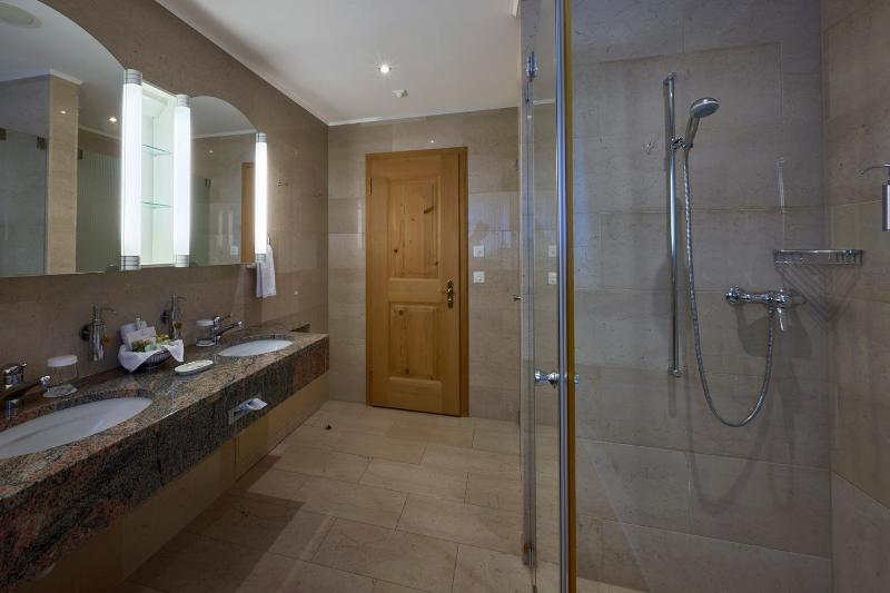 Junior Suite with Balcony image 2