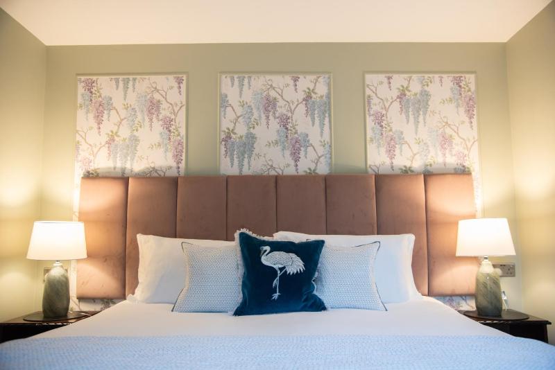 Deluxe King Room image 1