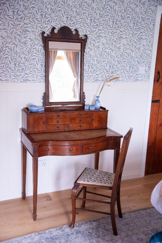 King Room image 3