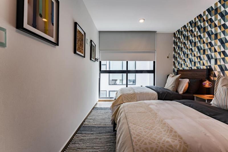 Stylish Polanco Stay Best for Groups w/ Workspace - image 2