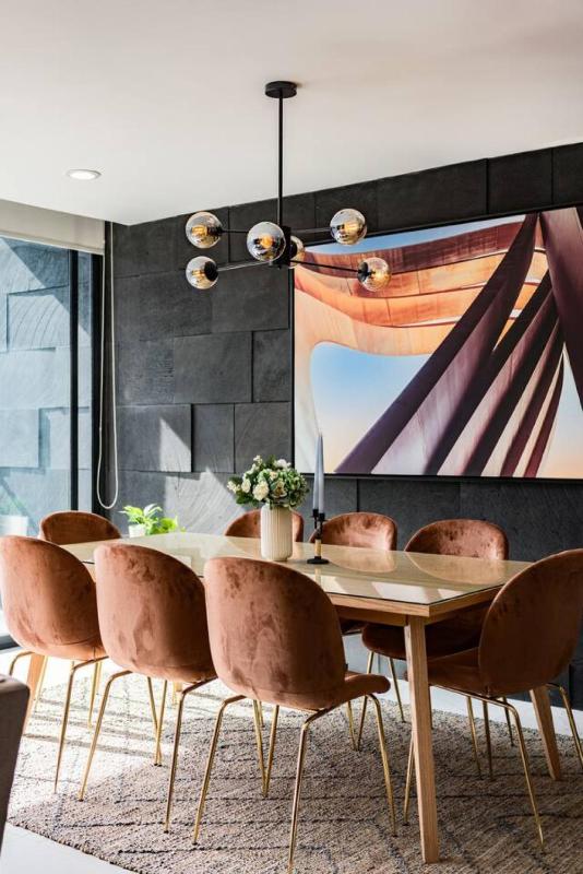 Urban Elegance Apartment with Balcony Views - image 20