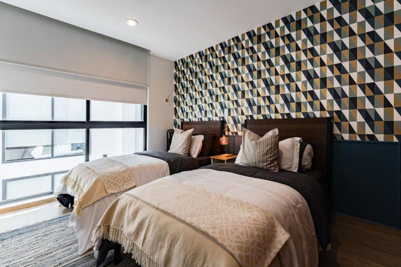 Stylish Polanco Stay Best for Groups w/ Workspace - image 3