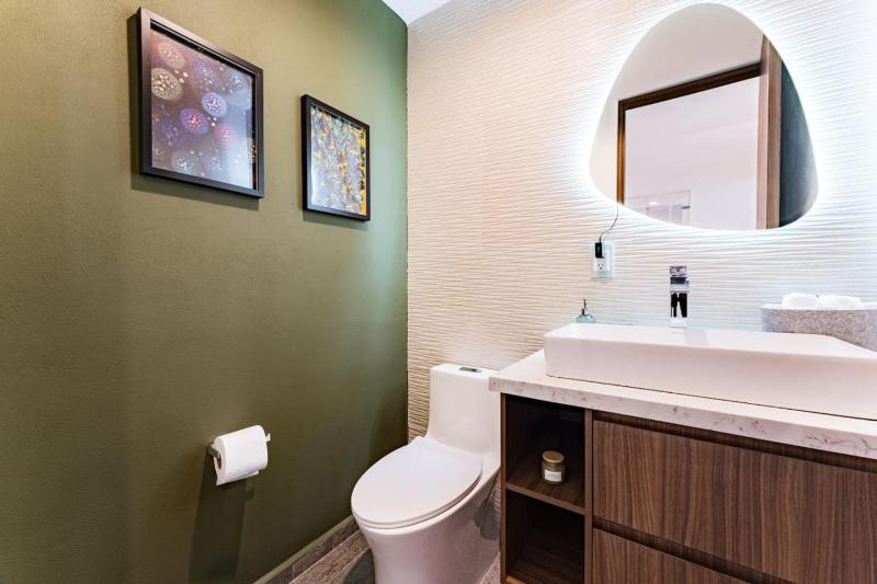 Stylish Polanco Stay Best for Groups w/ Workspace - image 5