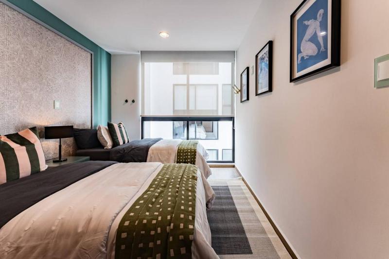 Urban Elegance Apartment with Balcony Views - image 26