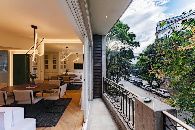 Polanco Gem with Balcony and Office Nook - image 6