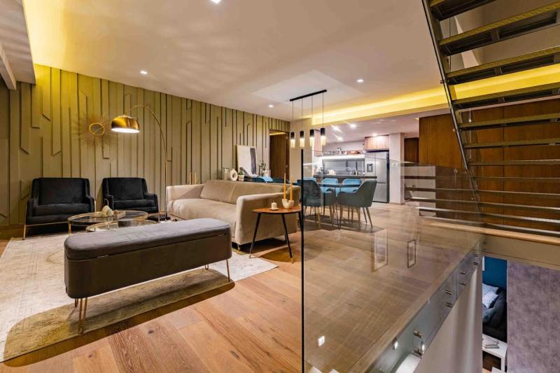 Stylish 3-Level Penthouse with Private Rooftop - image 46