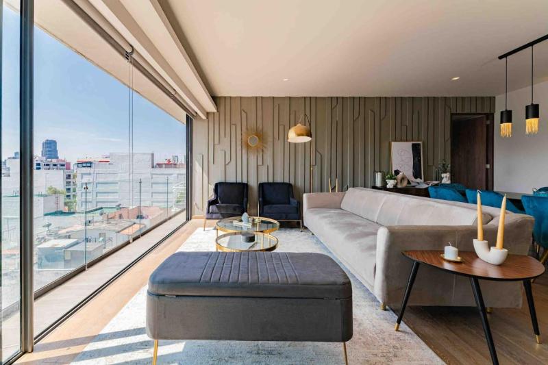 Stylish 3-Level Penthouse with Private Rooftop - image 18