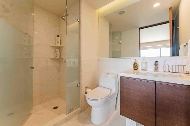 Stylish 3-Level Penthouse with Private Rooftop - image 11