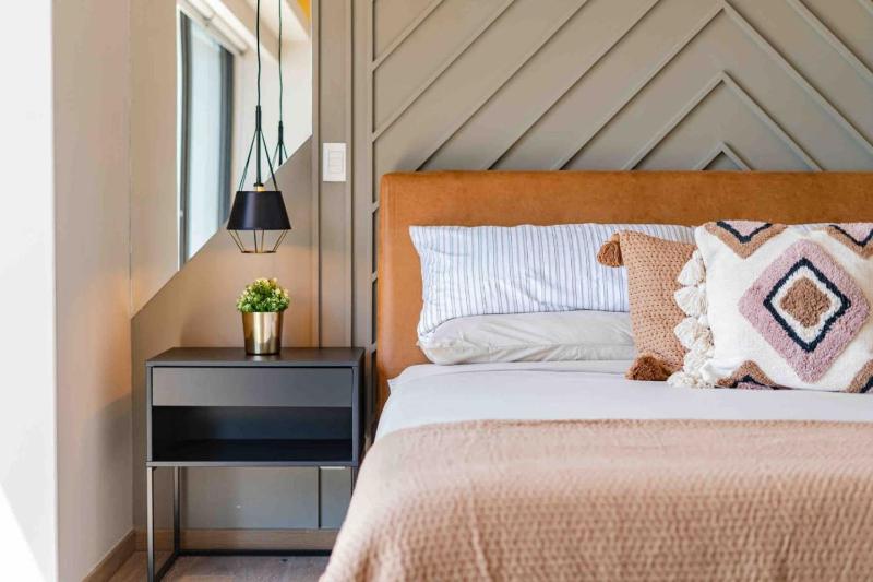 Stylish 3-Level Penthouse with Private Rooftop - image 29