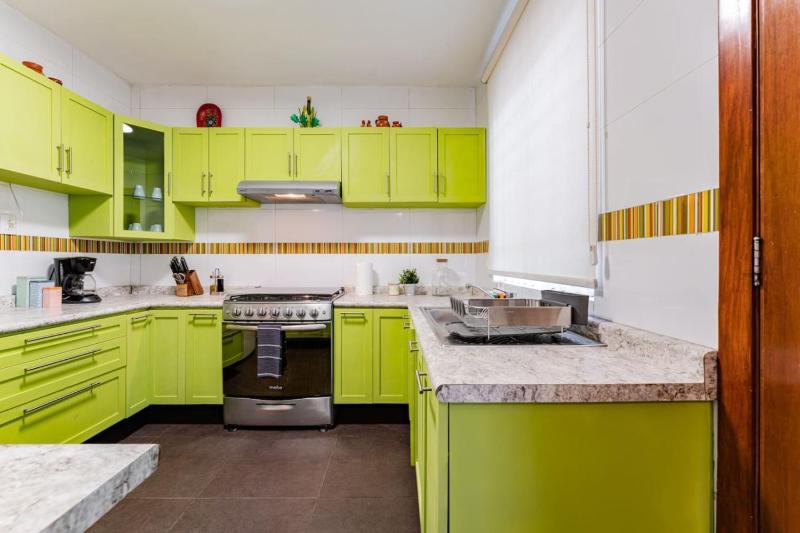 Large Group-Friendly Home with Stunning Rooftop - image 36