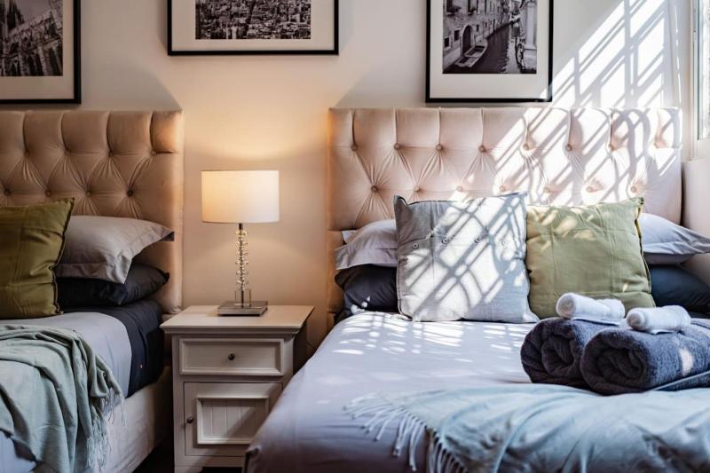 Large Group-Friendly Home with Stunning Rooftop - image 20