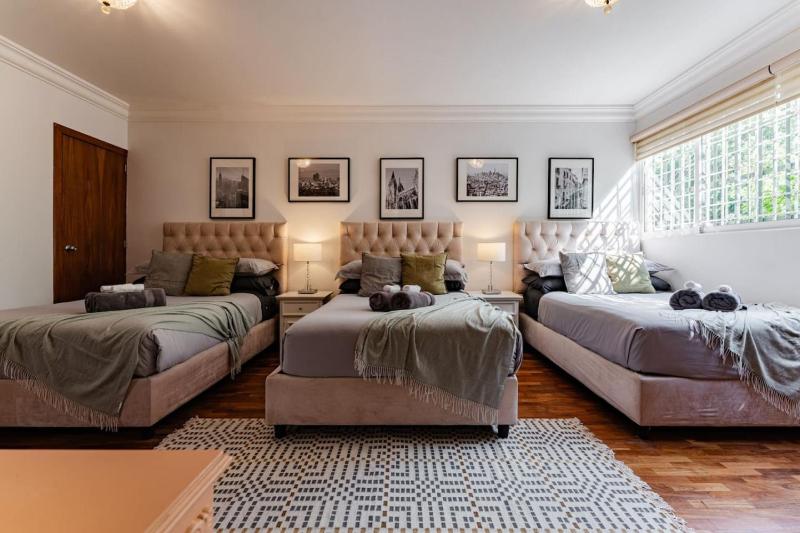 Large Group-Friendly Home with Stunning Rooftop - image 22