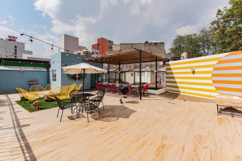 Large Group-Friendly Home with Stunning Rooftop - image 19