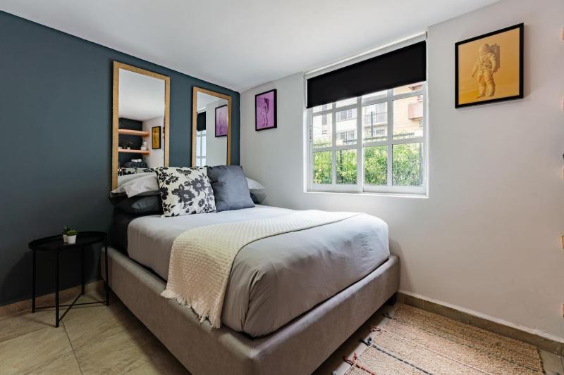 Large Group-Friendly Home with Stunning Rooftop - image 37