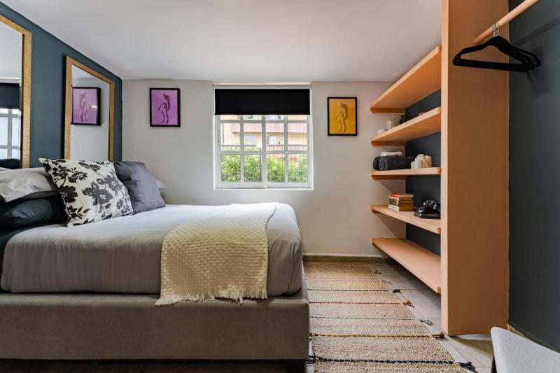 Large Group-Friendly Home with Stunning Rooftop - image 16