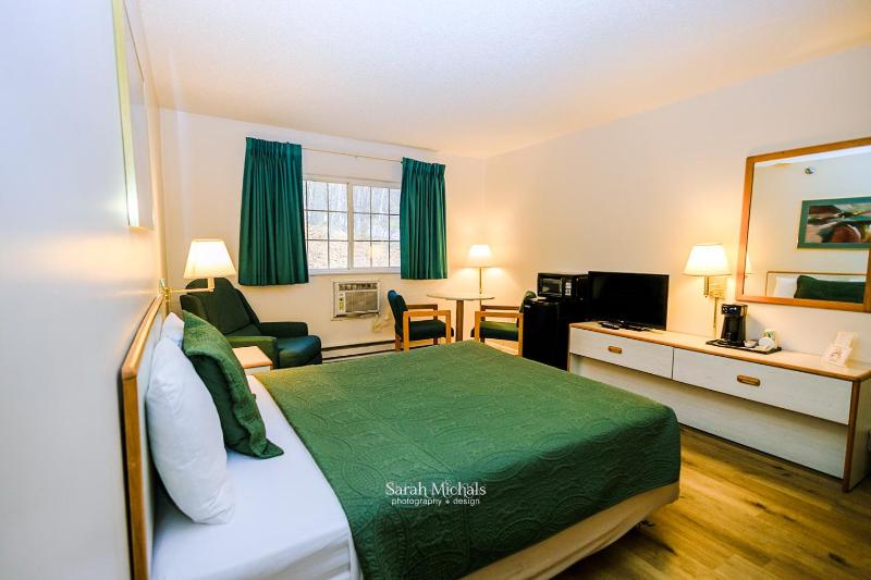 Queen Room image 3