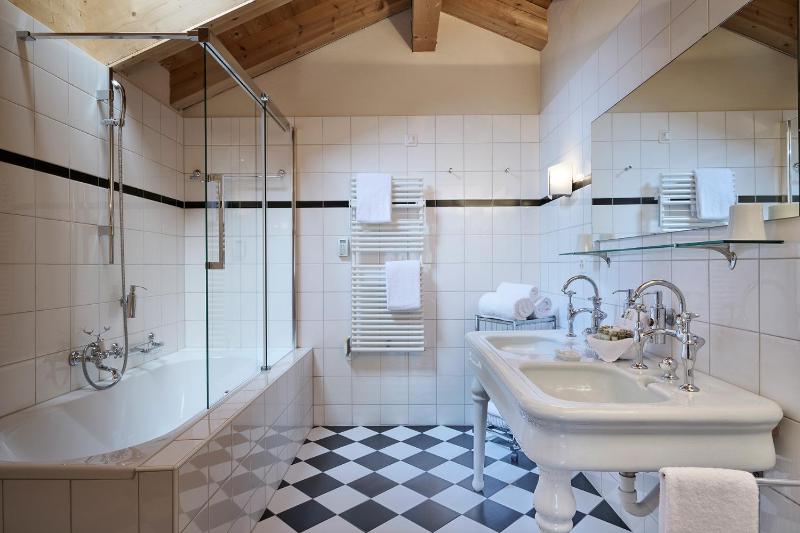 Two-Bedroom Suite image 2
