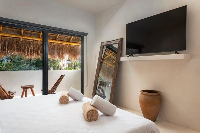 Jungle 3BR Villa Garden & Pool La Veleta - image 10