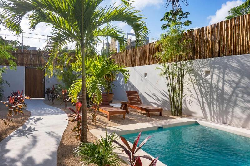 Jungle 3BR Villa Garden & Pool La Veleta - image 11