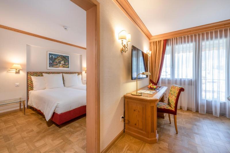 Junior Suite with Balcony image 3