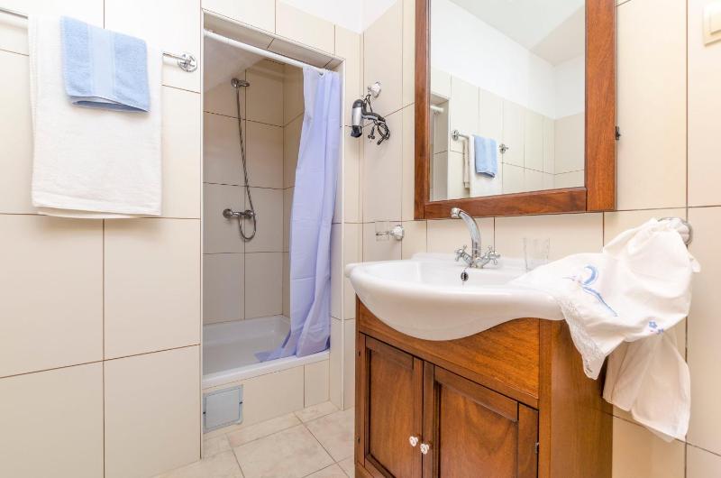 One-Bedroom Apartment image 4