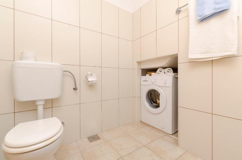 One-Bedroom Apartment image 3