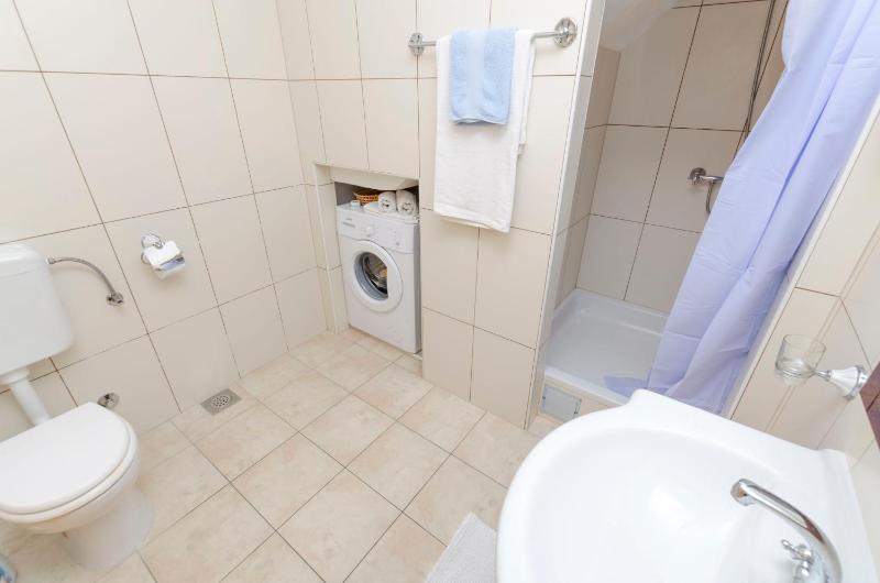One-Bedroom Apartment image 2