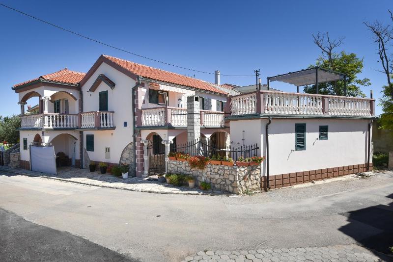 Apartments with parking space Privlaka Zadar - 23640 - image 1